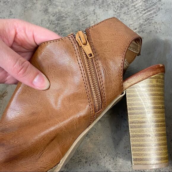 Express Size 8 Neutral Tan Genuine Leather Open Toe Heeled Ankle Boots Booties - Picture 7 of 13